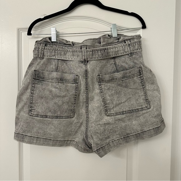 Target Universal Thread Shorts - Picture 5 of 6